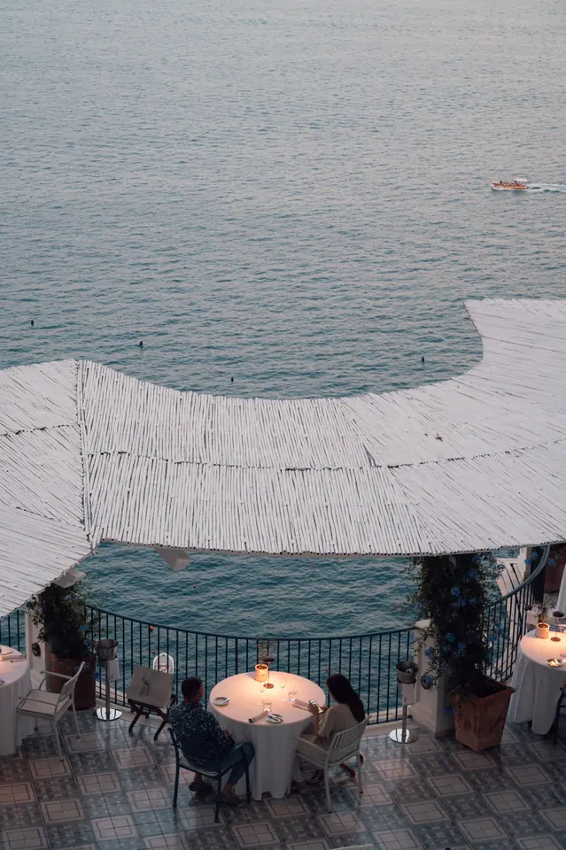 La terrazza del ristorante Alici affacciata sul mare